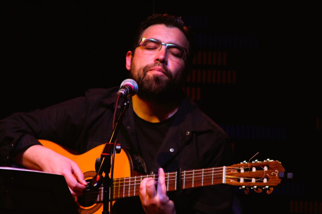 Patricio Anabalon – “Mitad de la Luna Roja”