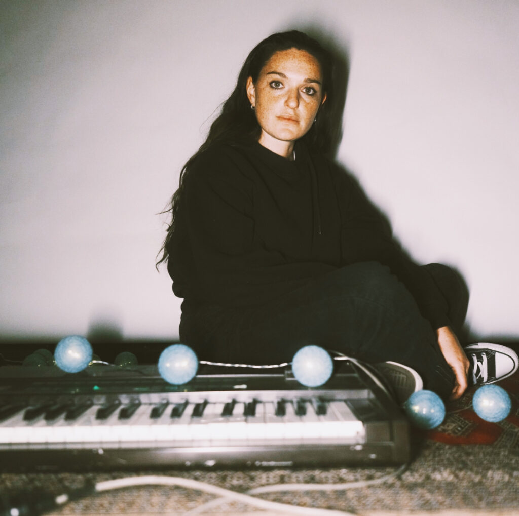 Daniella Binyamin – “Circles”