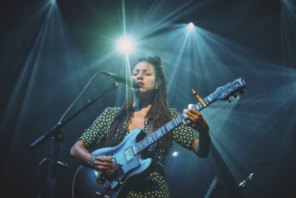 Chè Aimee Dorval – “Joyride”