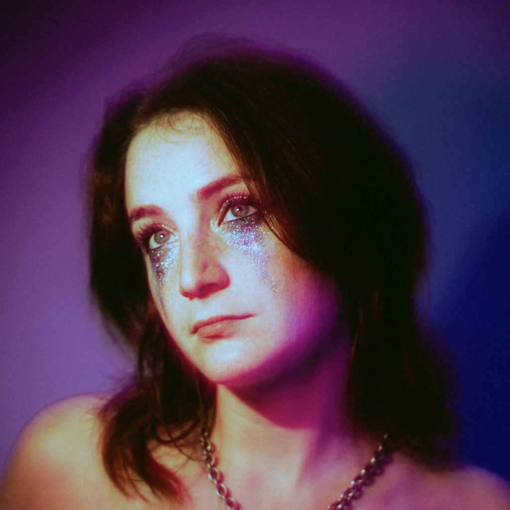 ettie – “You’ll Never See Me Cry”