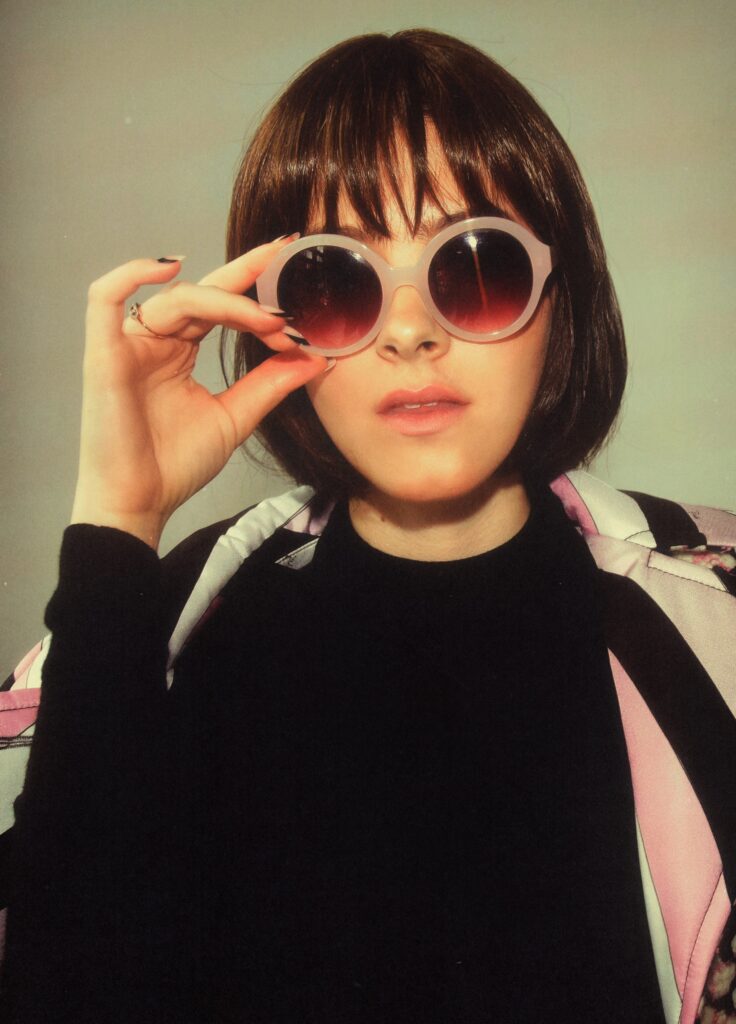 Chloé French – “Messy (but French)”