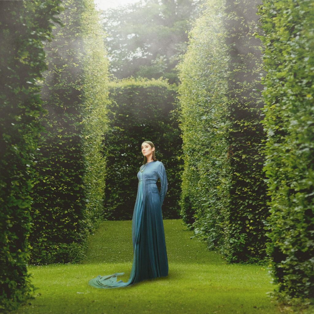 Ananya – “Falling”