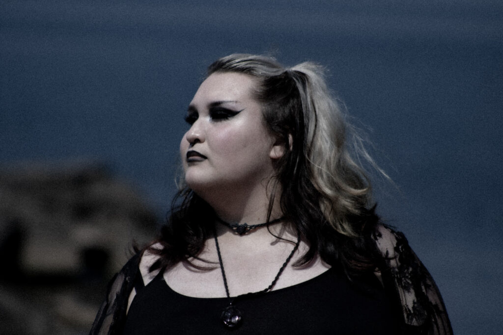 Neeve Rose – “Hatchet”