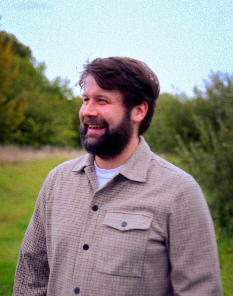 Fons & the Chargers – “In Our Yard Stands An Apple Tree”