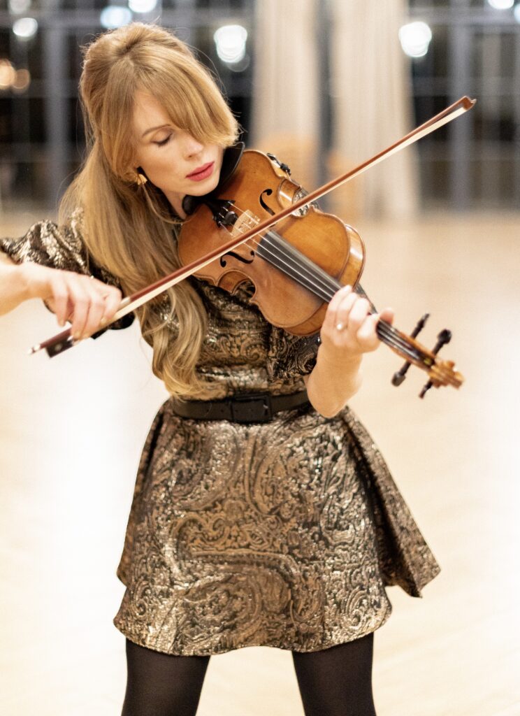 Chloe Dunn – “Aphrodite Leaves”