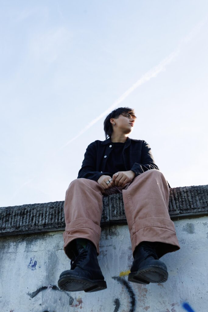 LESS – “Hellya”