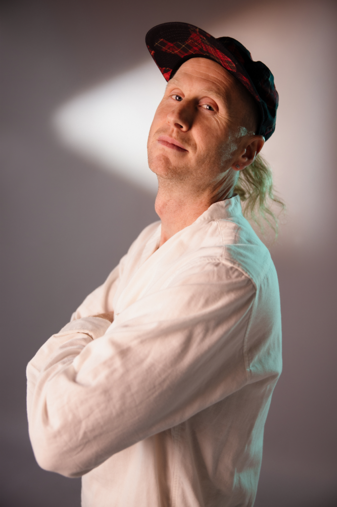 Brett Ashby – “La Luna”