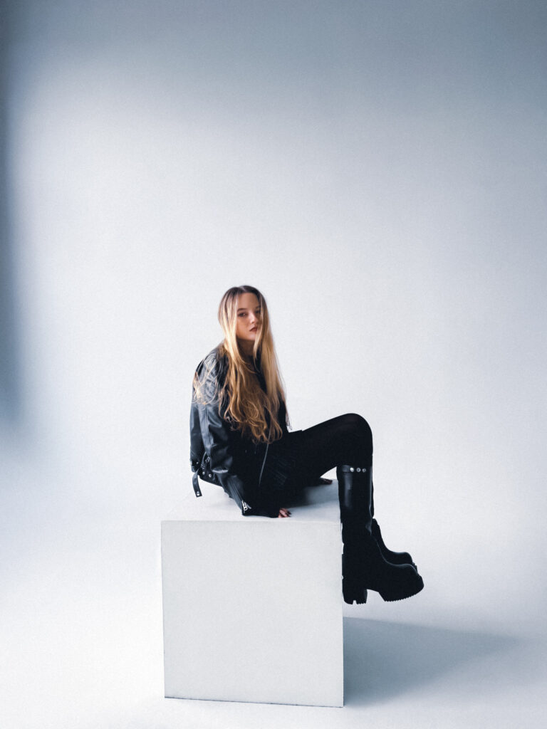 Almost Morning – “halfen”