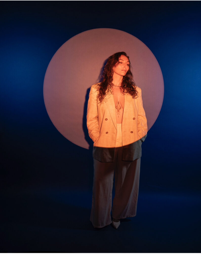 Mona Mio – “Upset”