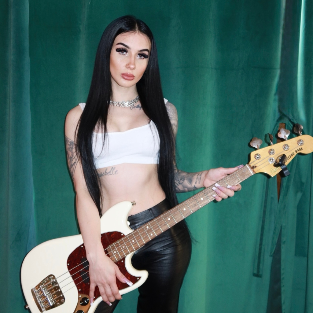 HollyBear – “OBVIOUS”