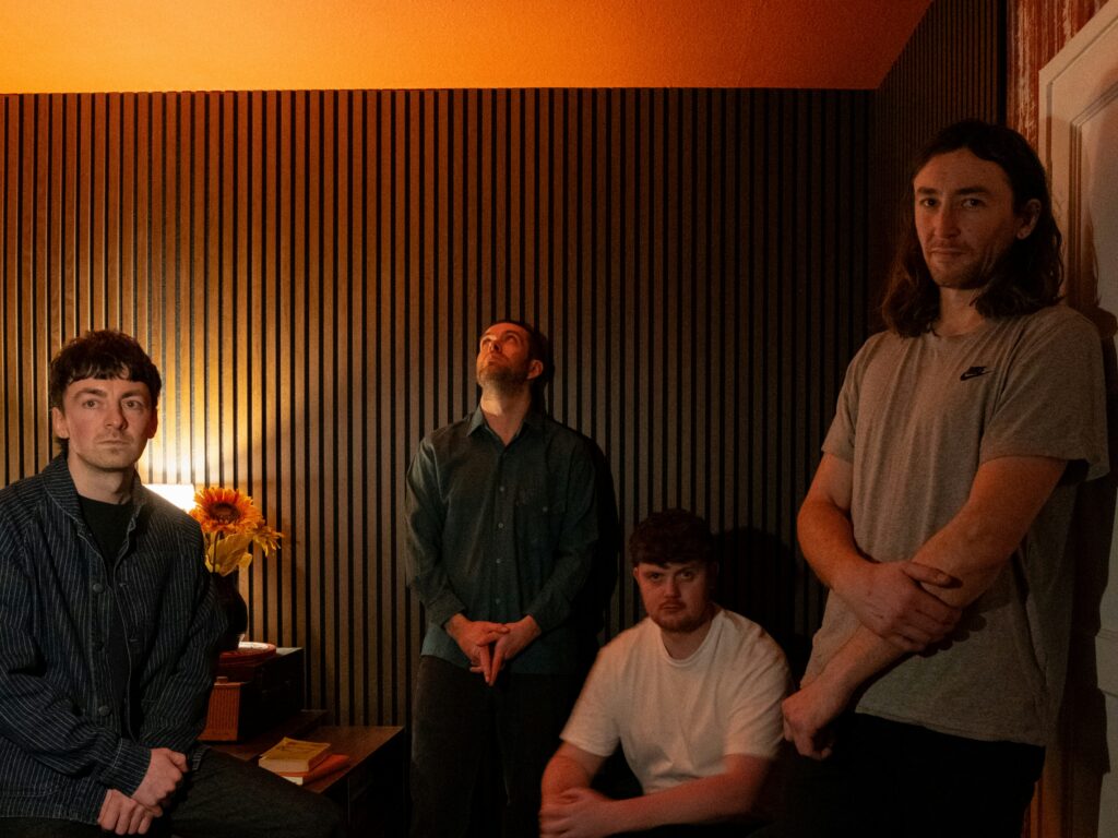 Luna Rosa – “Lift Me Up”