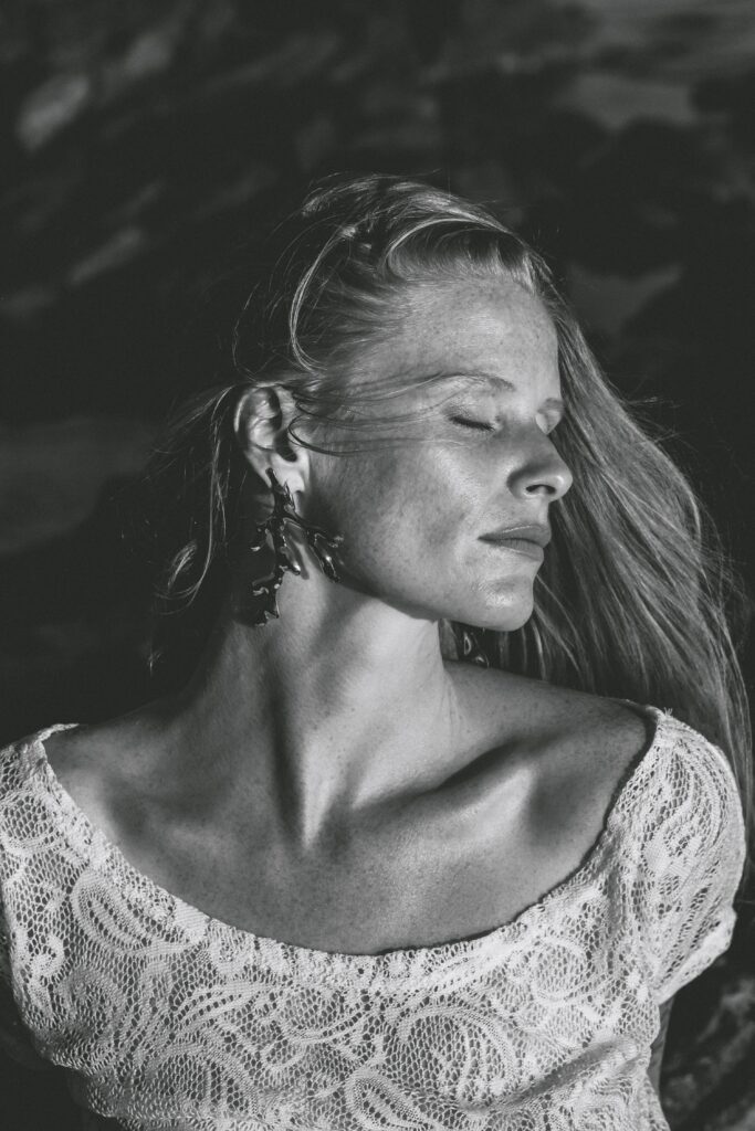 Tara Van – “MILES ON IT”